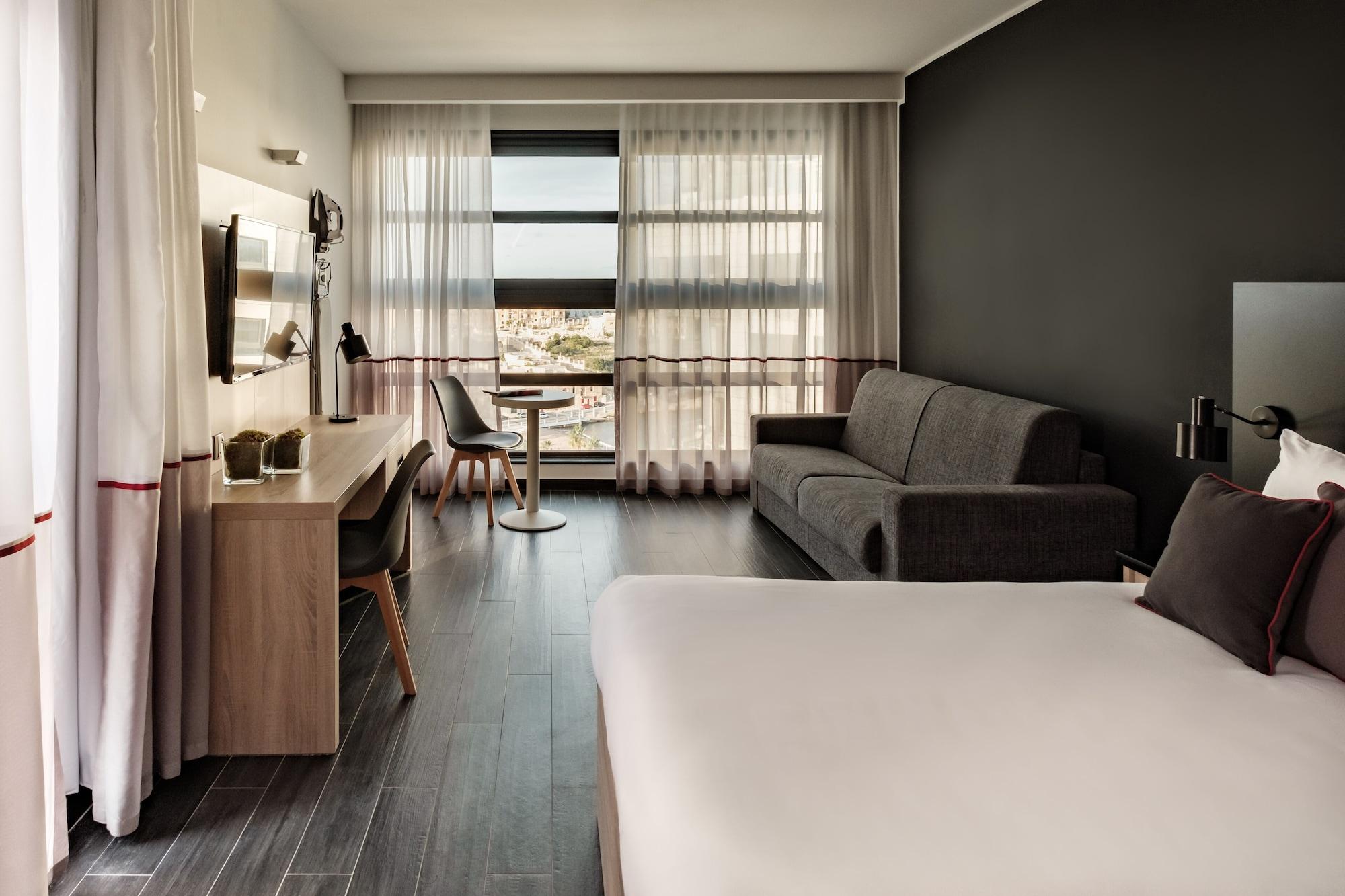 Be.Hotel St. Julian's Exteriör bild Room at the hotel