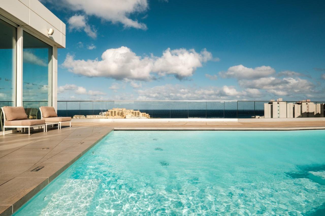 Be.Hotel St. Julian's Exteriör bild The swimming pool of the hotel