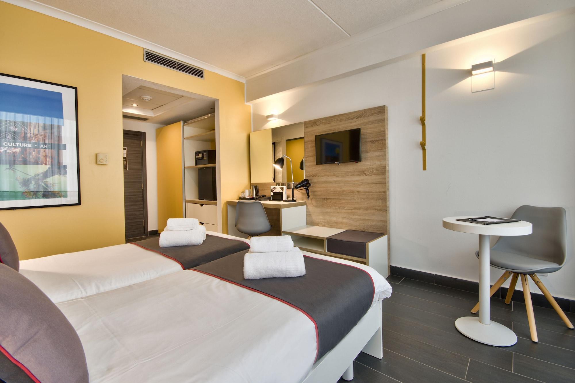 Be.Hotel St. Julian's Exteriör bild Room at the hotel