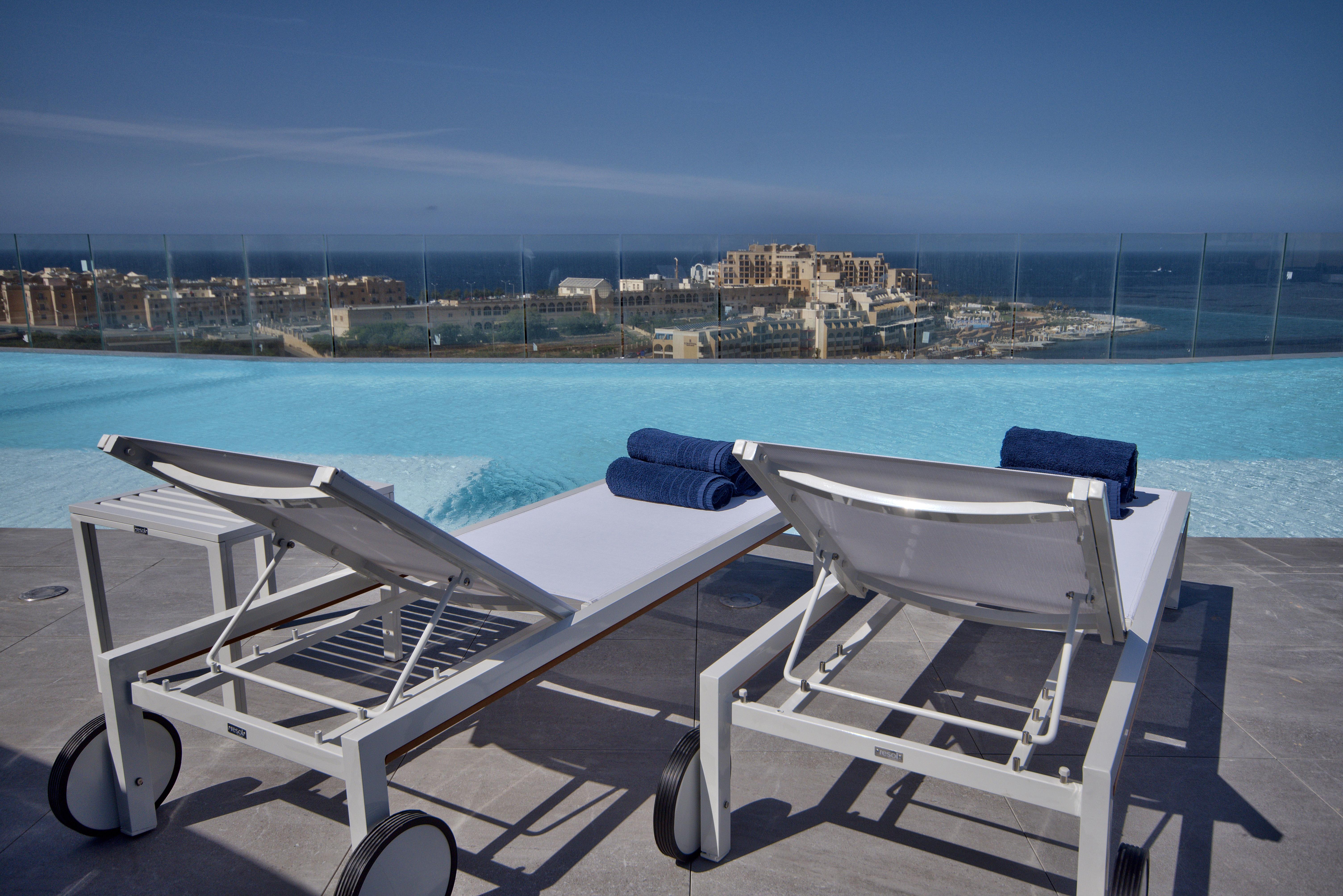 Be.Hotel St. Julian's Exteriör bild The view of the sea from the rooftop pool