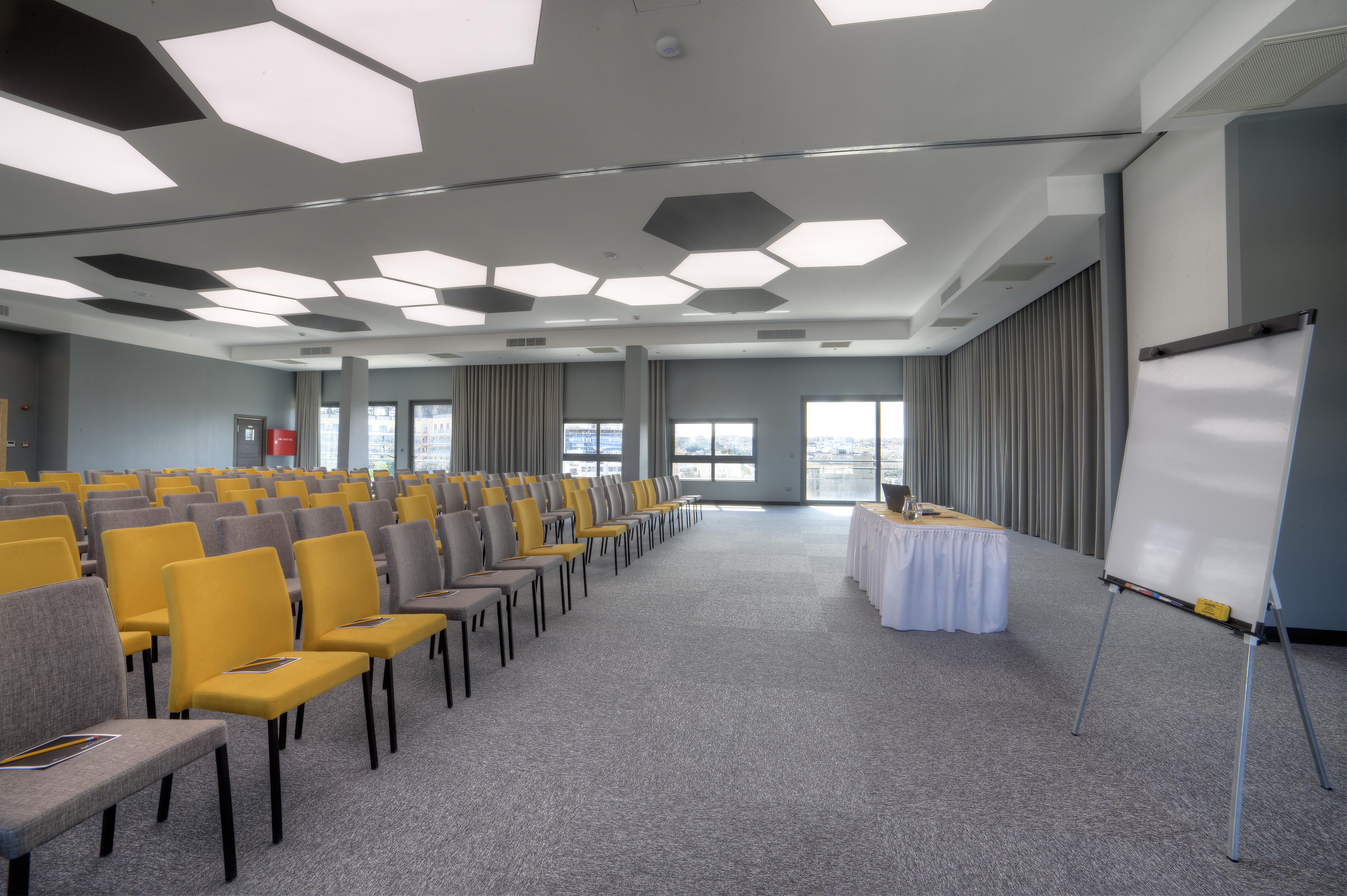 Be.Hotel St. Julian's Exteriör bild The meeting room of the hotel
